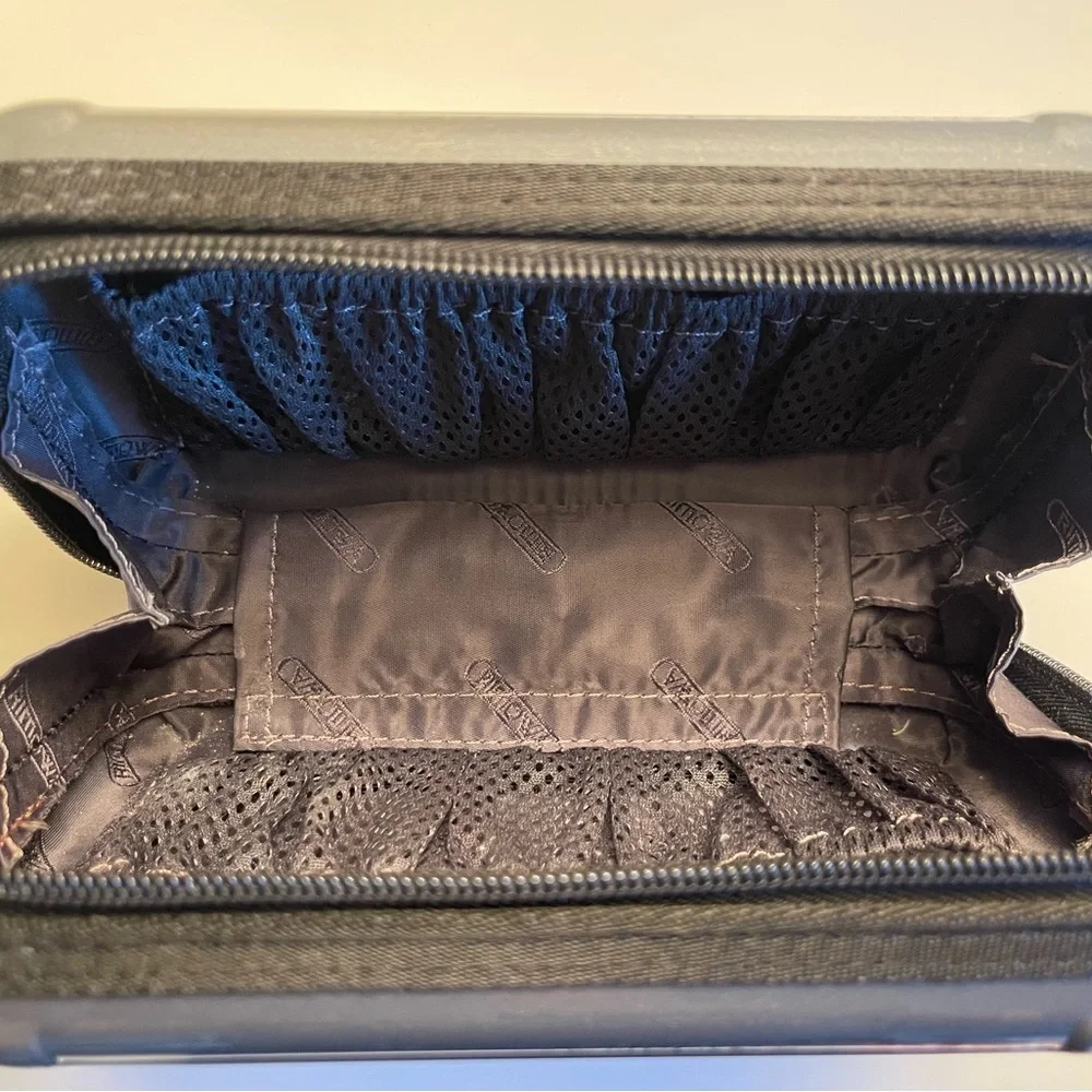 Rimowa EVA Air business class Amenity kit. （case only）